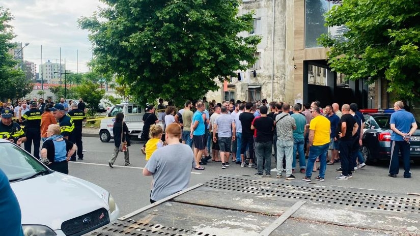 ბათუმში, ტაბიძის ქუჩაზე ავტომობილი ორ ბავშვს შეეჯახა - ერთ-ერთი ადგილზე დაიღუპა