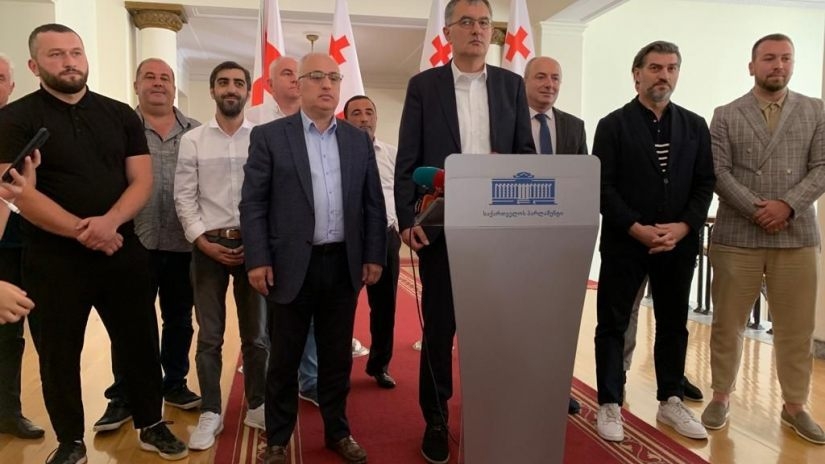 „თუ ხელისუფლება ვეღარ გაუძლებს“ - „ქართული ოცნებიდან“ წასულები პოლიტიკური პარტიის შექმნას აანონსებენ