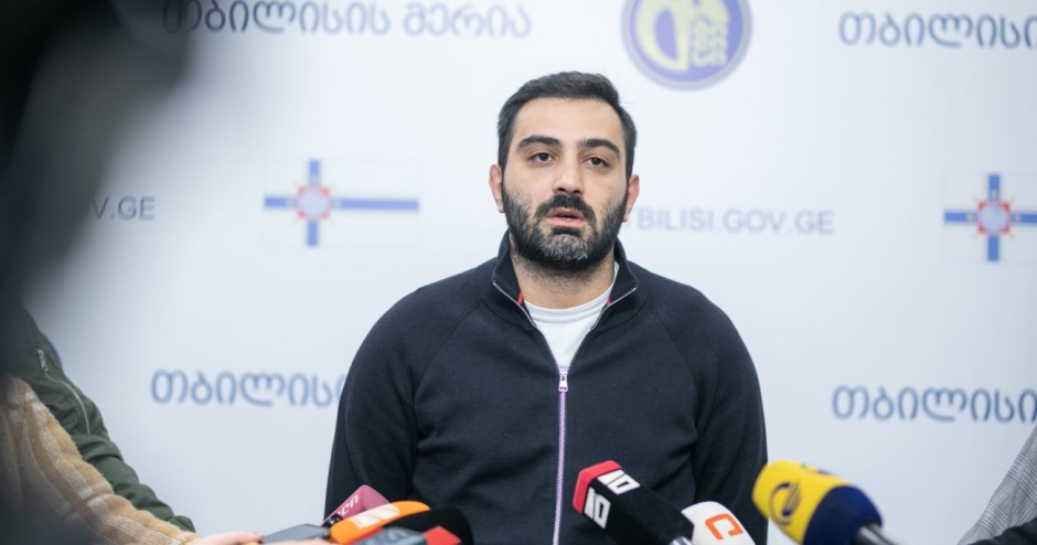 მერიის გარემოს დაცვის სამსახურის უფროსი - ჩართულ შადრევანში ხელით შევხებივარ წყალს