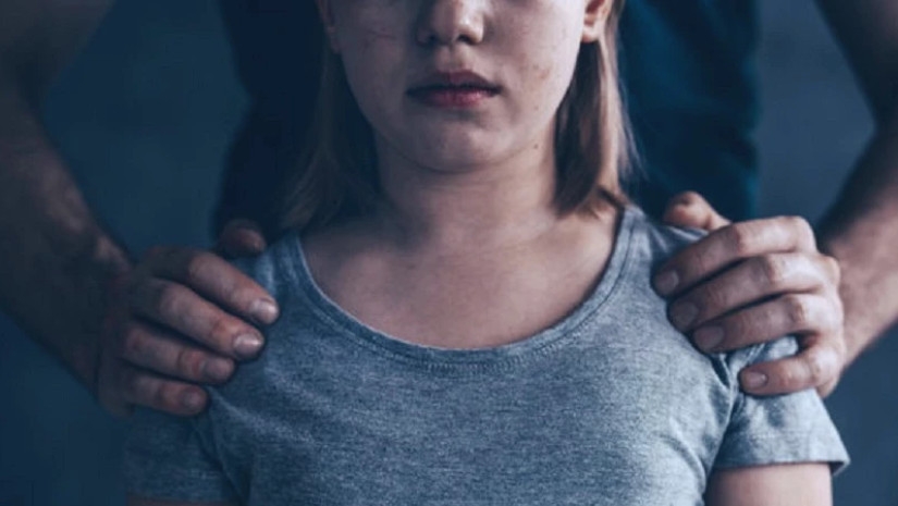 გორში 50 წლის მამაკაცმა 14 წლის გოგონაზე სექსუალურად იძალადა