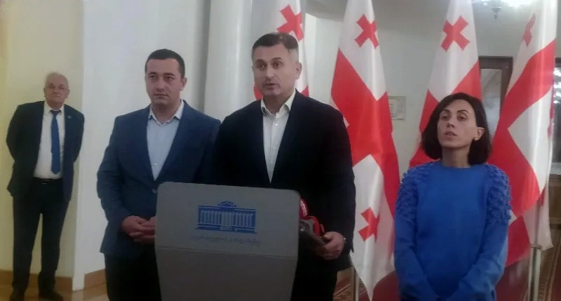 „ნაციონალური მოძრაობის“ წევრებმა პარლამენტში შიმშილობა დაიწყეს