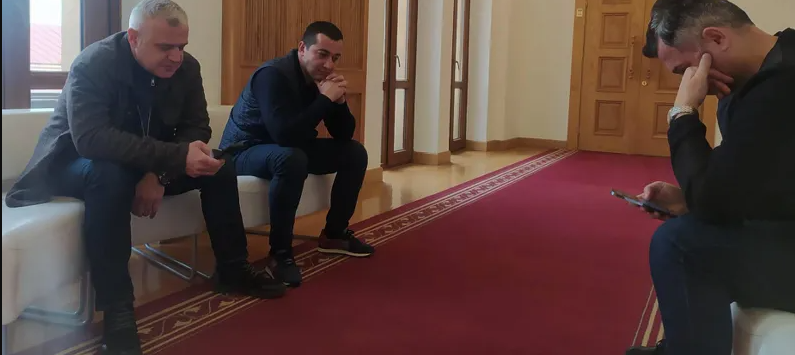 პარლამენტში მოშიმშილეებს „ნაციონალური მოძრაობის“ კიდევ ერთი დეპუტატი თემურ ჯანაშია შეუერთდა
