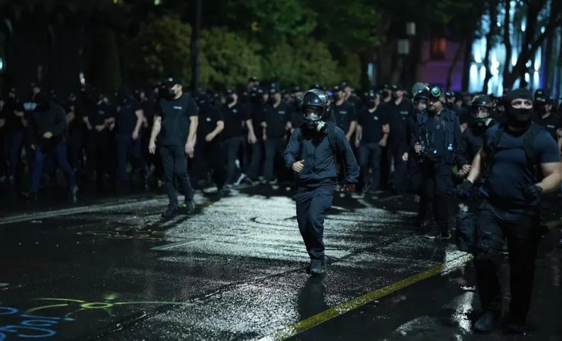 დარბევის შემდეგ მოსახლეობა რუსთაველის გამზირზე ისევ დაბრუნდა