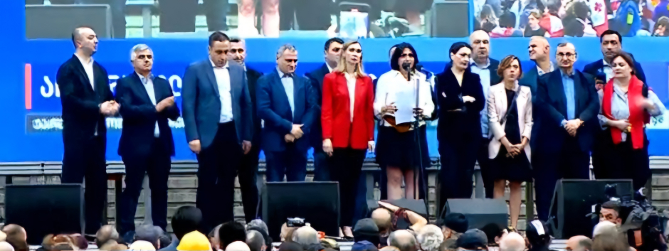 ოპოზიციურმა პარტიებმა აქციაზე ერთობის პირობა დადეს და პრეზიდენტს ამ ერთობის სათავეში ჩადგომა შესთავაზეს
