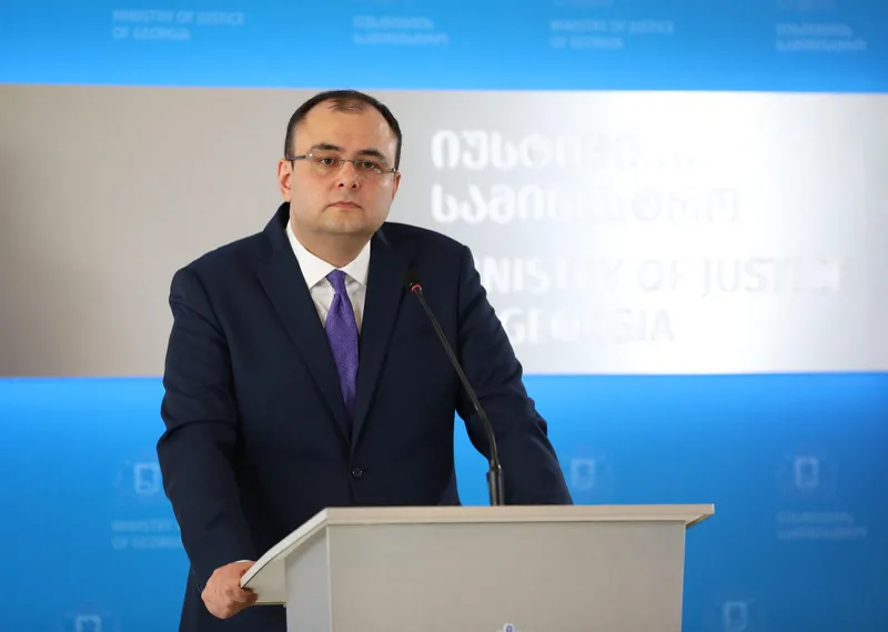 რატი ბრეგაძე: გამოდის, ქალბატონი პრეზიდენტი არაფორმალური მმართველი გამხდარა