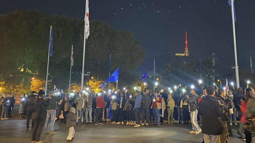 ხელახალი საპარლამენტო არჩევნების ჩატარების მოთხოვნით მსვლელობა ევროპის მოედანზე დასრულდა