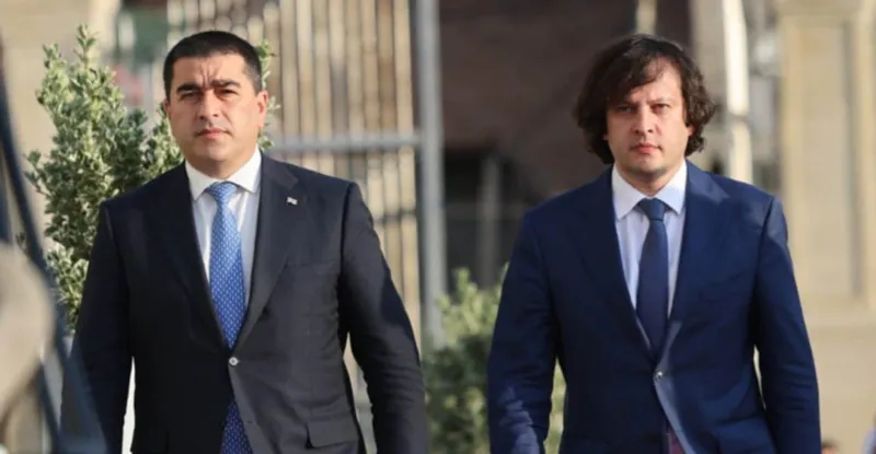 ბიძინა ივანიშვილმა მთავრობის პრემიერ-მინისტრობის კანდიდატად ირაკლი კობახიძე, პარლამენტის თავმჯდომარედ კი შალვა პაპუაშვილი დაასახელა