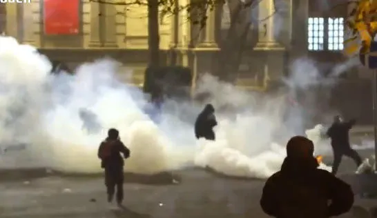რუსთაველის გამზირზე ცრემლსადენი გაზი გაუშვეს