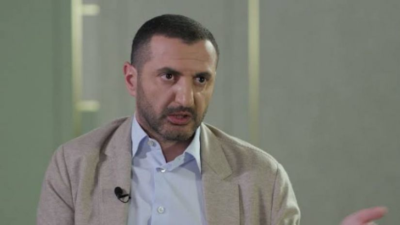 დავით კეზერაშვილის სახლში პოლიცია ჩხრეკას აწარმოებს