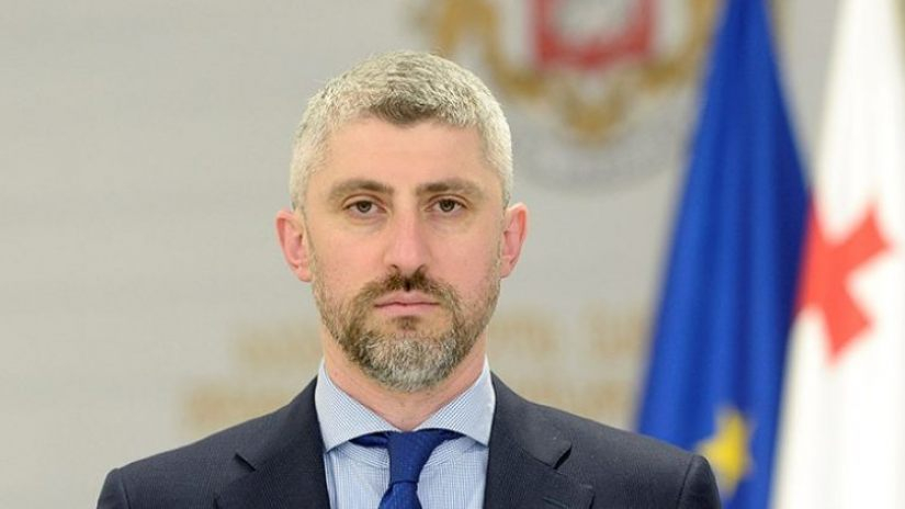 რესპუბლიკის მოედანზე ეკონომიკის მინისტრის ყოფილი მოადგილე, ნიკა ალავიძე და მისი შვილი დააკავეს