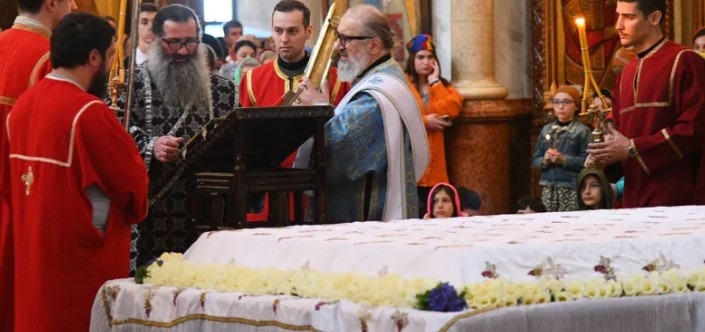 ტაძრებში გარდამოხსნის ტრადიციული წესი შესრულდა