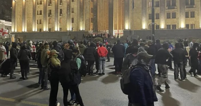 არსებული ინფორმაციით, პოლიციამ აქციის მონაწილეების დაკავება დაიწყო