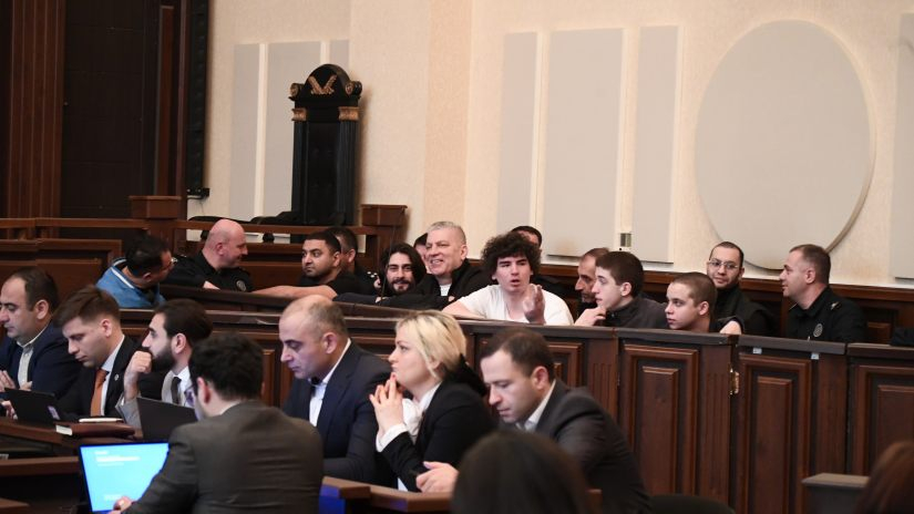 მოსამართლემ 8 პოლიტპატიმარი პატიმრობაში დატოვა