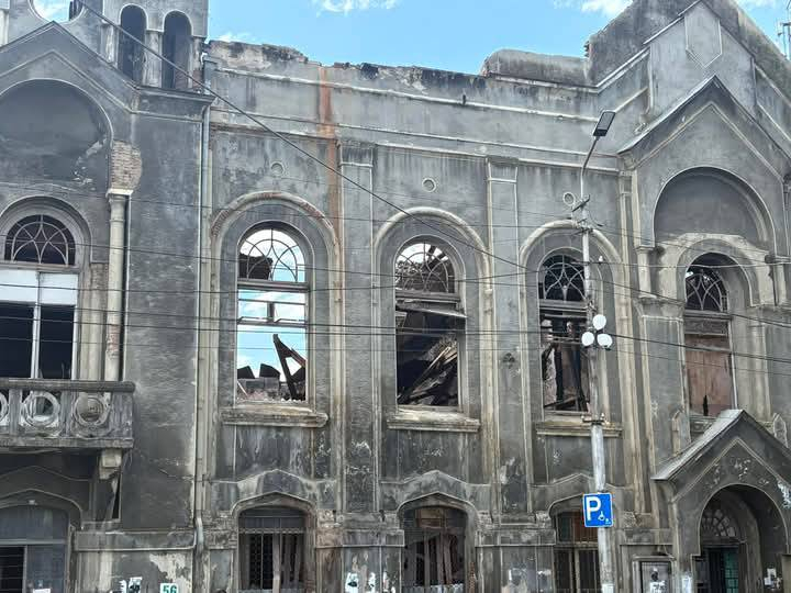 ქუთაისში, კულტურული მემკვიდრეობის შენობაში ჭერი ჩამოინგრა