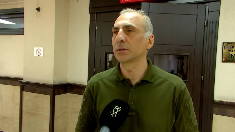 ელისაშვილი საკუთარი პროცესიდან გამოაძევეს და 500 ლარით დააჯარიმეს