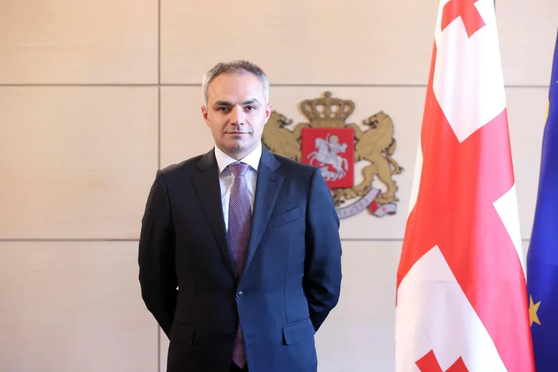 განათლების მინისტრი გადადგა