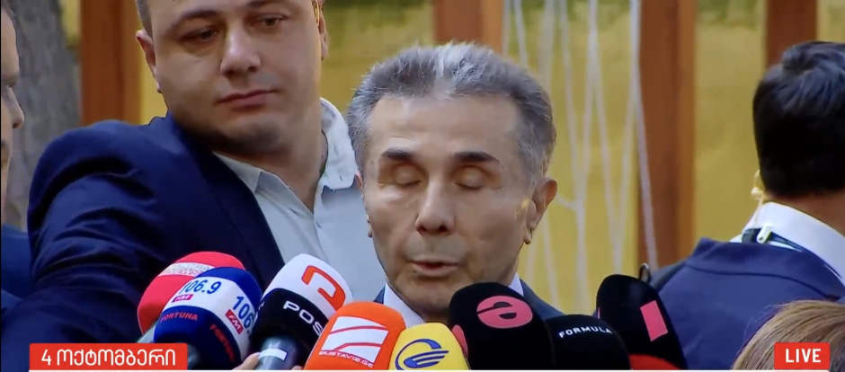 ბიძინა ივანიშვილი ოჯახთან ერთად საარჩევნო უბნებზე მივიდა