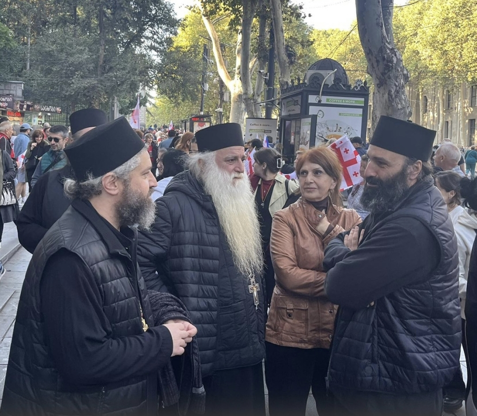 სასულიერო პირები საპროტესტო აქციას შეუერთდნენ