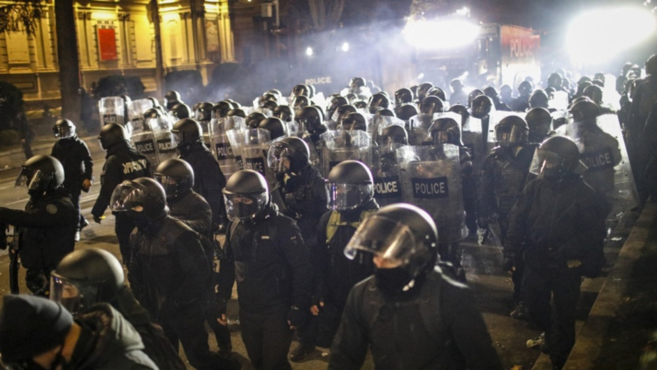 BBC: საქართველოს მთავრობამ აქციების დასაშლელად აკრძალული ქიმიური ნივთიერება გამოიყენა