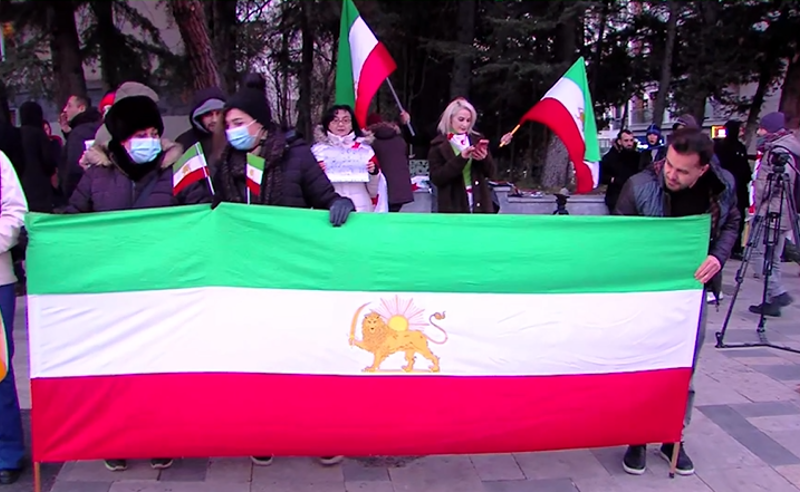 თავისუფლება ირანელ ხალხს | თბილისში, ირანის საელჩოსთან აქცია იმართება